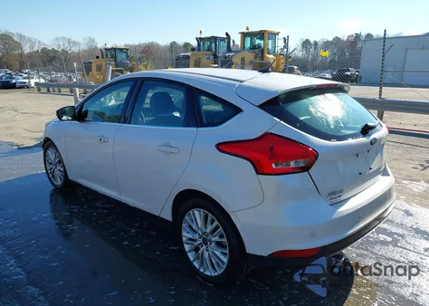 2018 Ford Focus Titanium z USA, uszkodzony, nr VIN 1FADP3N22JL226698